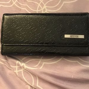 Kenneth Cole REACTION Black Wallet LOOKS NEW!